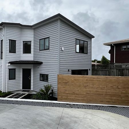 Modern Home By The Reserve Auckland Exterior foto